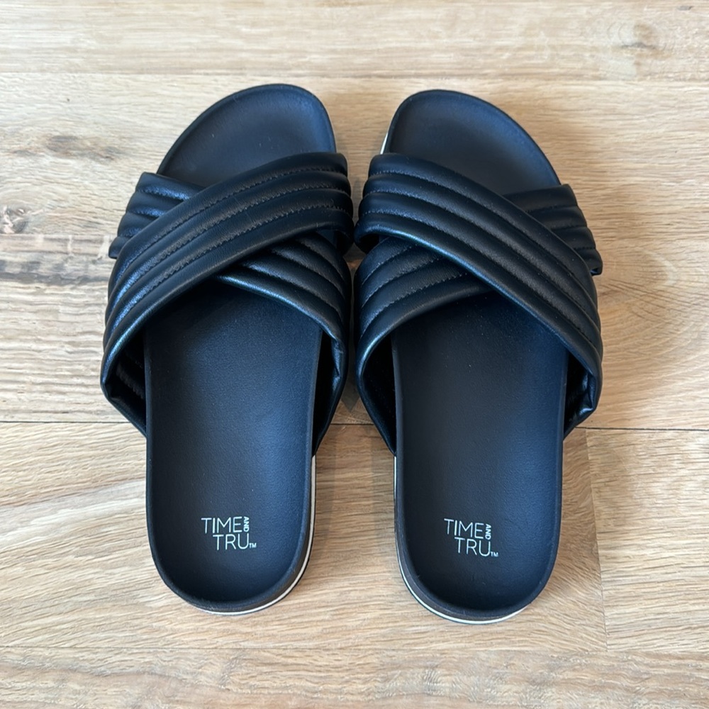 NWOT • Time And Tru • Crossover Slip On Sandal • Black • 8 - Picture 3 of 6